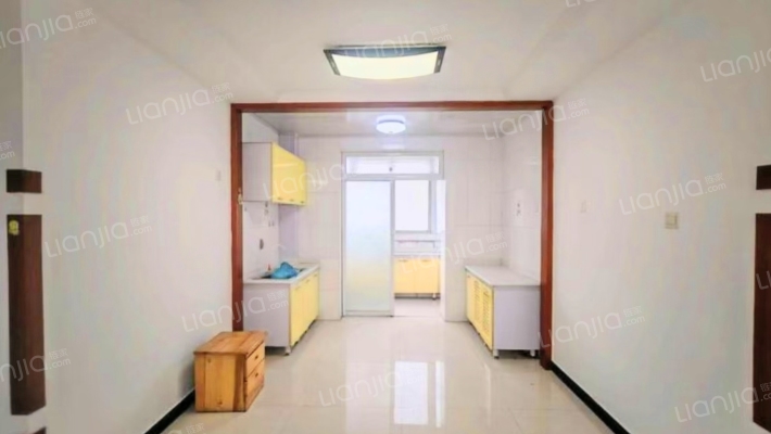 双塔板楼低楼层，房本满五，南北通透三居-餐厅