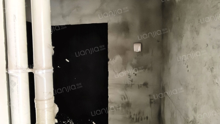 急售三利东朝南两居，毛坯满二，价格可议-卫生间