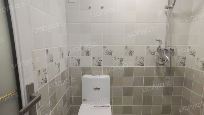 三利中和城C区精装两居，采光好门口838车站，价格可议-卫生间