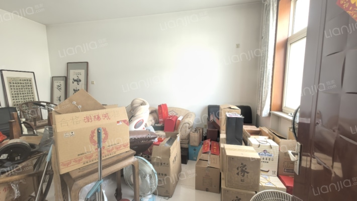 此房本满五 税费低 ，格局 通风性好 ，采光很好。-卧室B