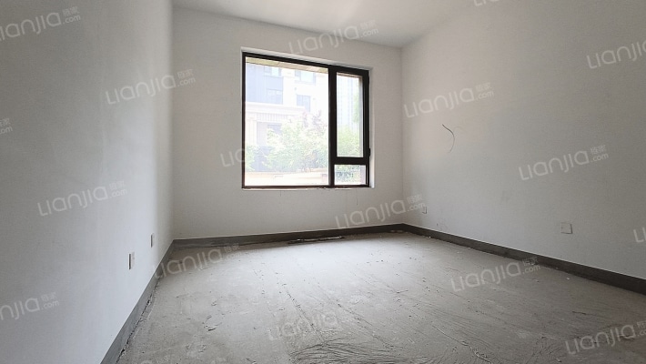 鸿坤理想湾下叠  带前后院子  房本满二-卧室A