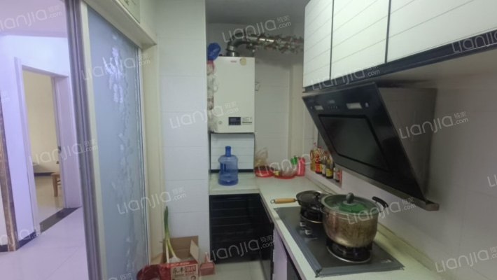 南北通透大三居室，一层适合做生意-厨房