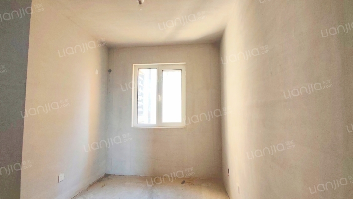 70年大产权，房证满二，次新房，通勤北京，交通方便-卧室B