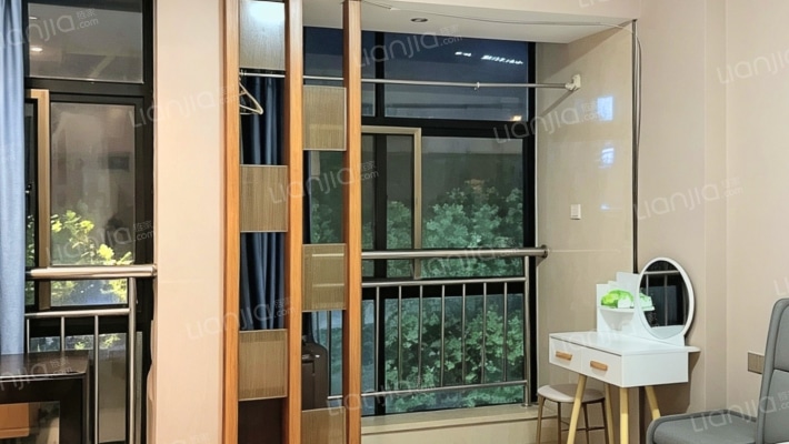 白金公寓二手房实景图