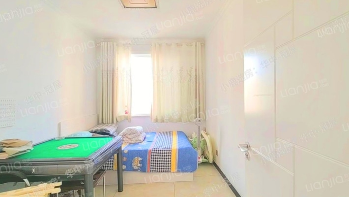 水岸花城大三居，南北通透，户型方正，采光视线很好-卧室C