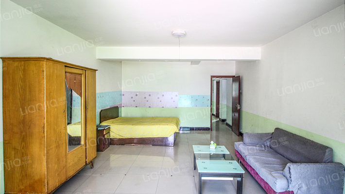 凤凰小区精装大三室还有其它空间可利用-卧室C
