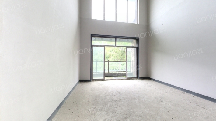 保利林语麓山别墅二手房实景图