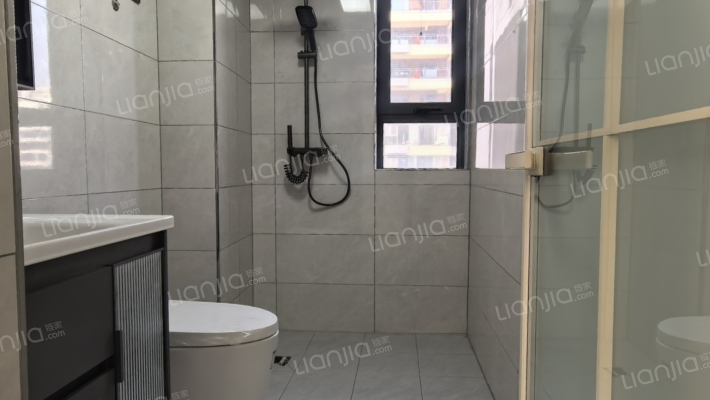 花田路 集中供暖 南北通透三居双卫 精装修-卫生间A