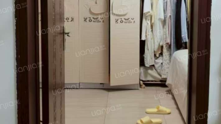 水岸花城，一线河景美宅，标准现房，即买即住-卧室A