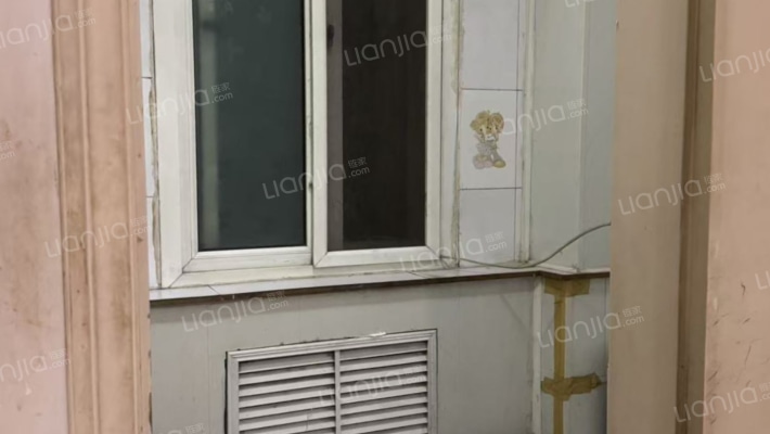 房本满五唯一，南北通透的三居两卫，好楼层，好户型。-卫生间B