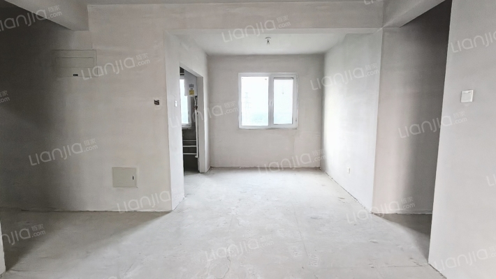急售三利C区南北向大三居，毛坯满二，价格美丽-餐厅