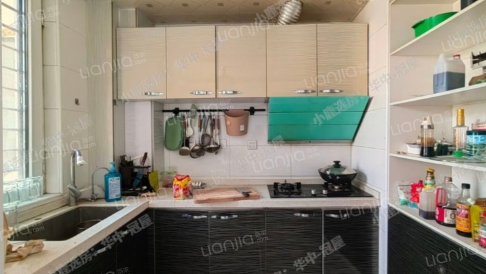 水岸花城大三居，南北通透，户型方正，采光视线很好-厨房