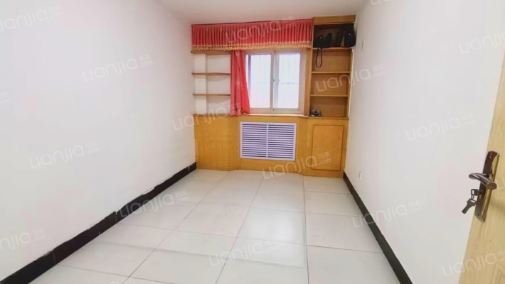 华阳公寓 南北通透大三居户型 带装修-卧室C