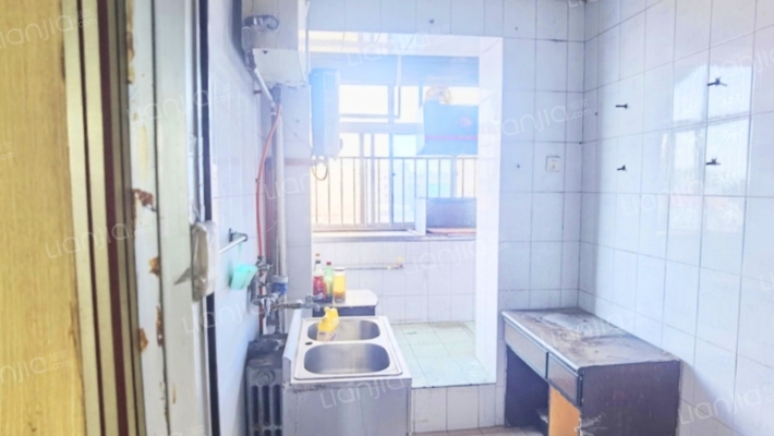 鼓楼大街生活方便，南北通透户型，业主诚意出售-厨房
