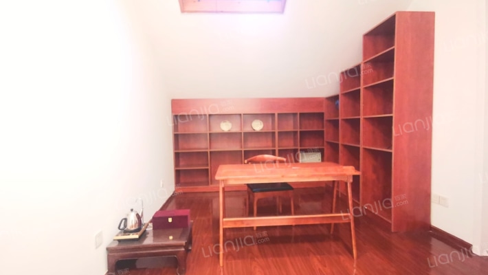 70年大产权，房证满二，次新房，通勤北京，交通方便。-客厅B