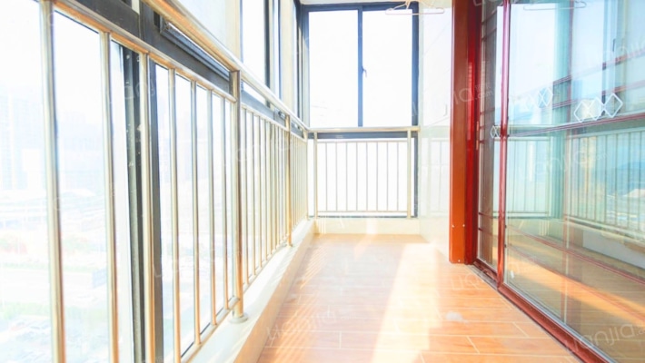 苏荷公寓  边户 带阳台  精装修 有证 税满-阳台
