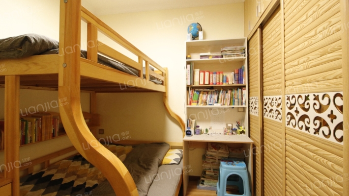 交通便利，小区环境干净舒适，适合居住-卧室C