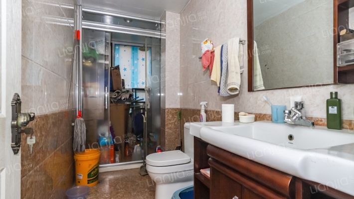 上海城  精装修两室  采光充足视野宽阔 户型方正-卫生间B