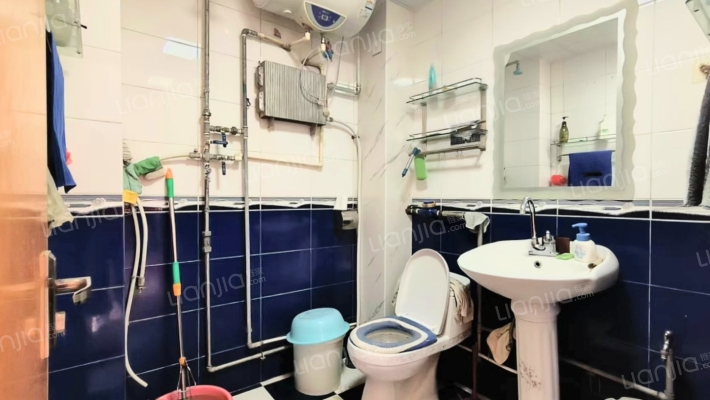 游福街小区南北通透大两居集中供暖-卫生间