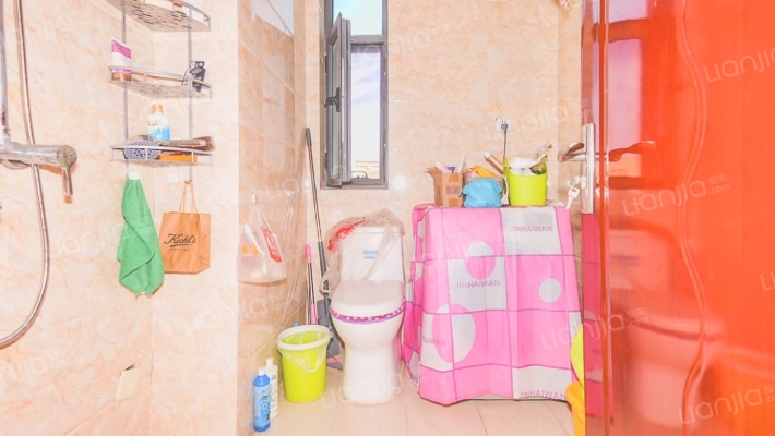 喀什路  中装三室，全明通透户型，带家具家电-卫生间