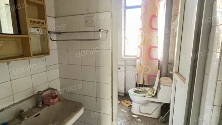 物探五号院 东安小区 小三居 中间楼层-卫生间