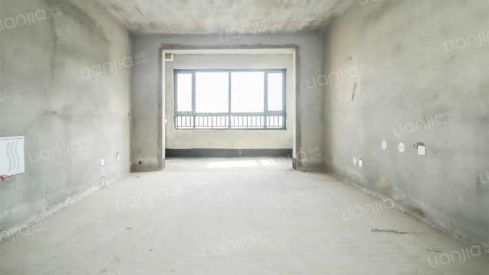 凤凰城二期洋房 150平米四室 业主更名 可贷款-客厅