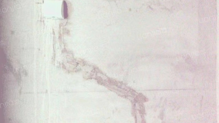 此房为南北通透两居，中上楼层，采光视野好-卫生间