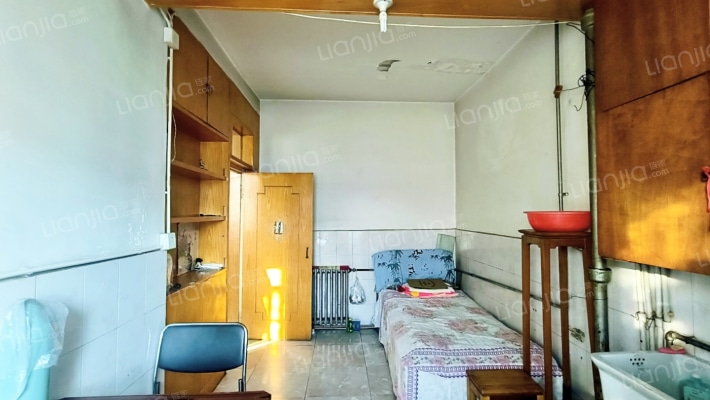 火车 站 旁 全阳两居 好楼层 集中供暖 免费停车-卧室D