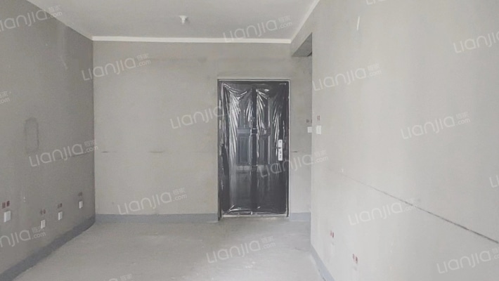 房子，毛坯房，户型方正没有浪费空间，房子集中供暖.-客厅