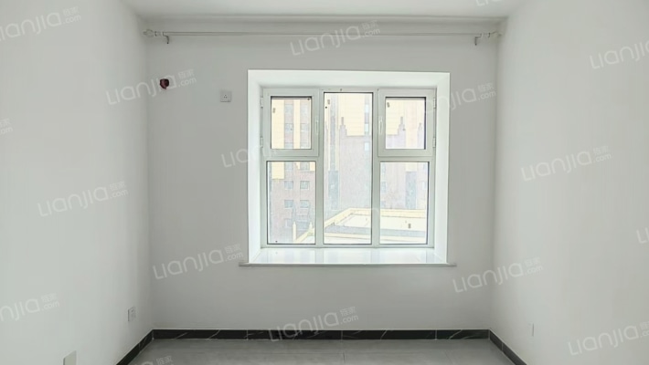 拎包入住，二居85平米，房本满二，急售54万-卧室