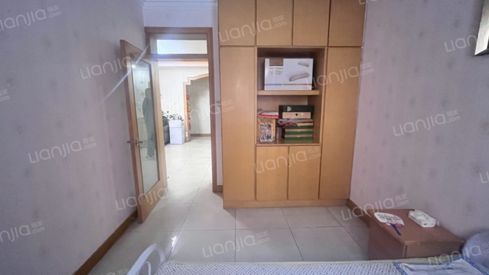 县府小区 一层 带车位 地下室-卧室A