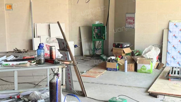 易和岭秀滨城二手房实景图