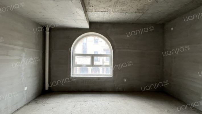 哈弗小镇联排别墅，房本满二带地下室，打造绿色生态社-客厅B