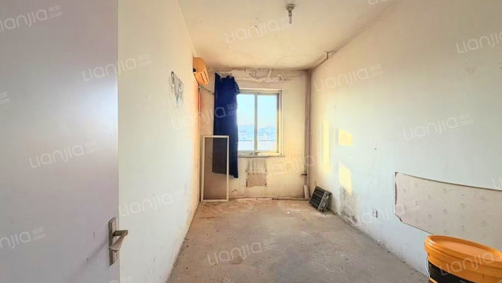 宝石花物业  集中供暖   阁楼 4居室-卧室A