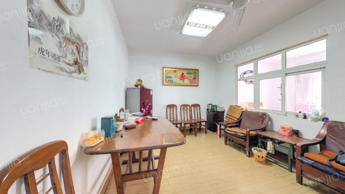 铭座嘉园二手房实景图