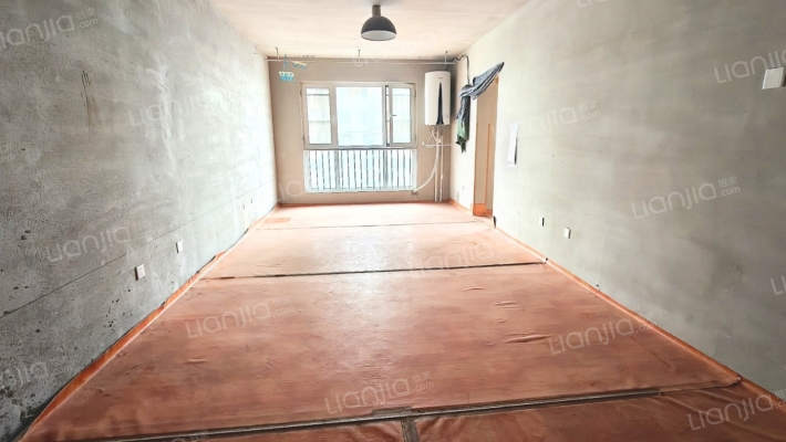 急售三利一期朝南两居，满五唯一，价格美丽-客厅