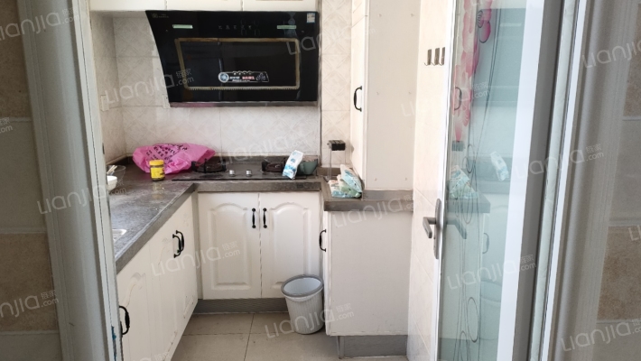 此房，满二，看房方便，小区环境挺好的-厨房