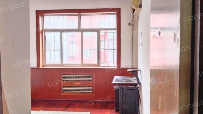 此房本满五唯一，税率低。商场，医疗,交通便利。-餐厅