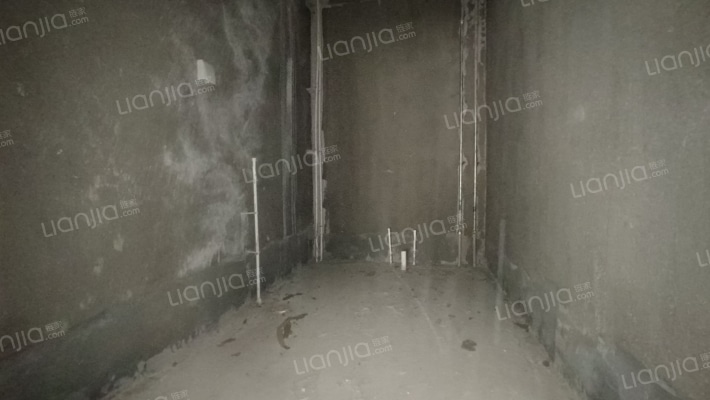 鸿坤理想湾下叠  带前后院子  房本满二-卫生间D