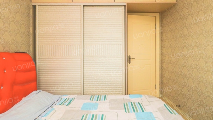 港城清水港湾，改三室，装修好的成色新，家具家电齐全-卧室B