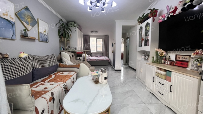 南北通透两居室 满五税费低 停车方便户型方正-客厅