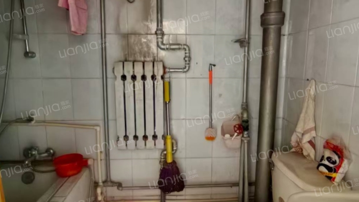 南北通透两居室，双卧朝南，小区安静，绿化好。-卫生间