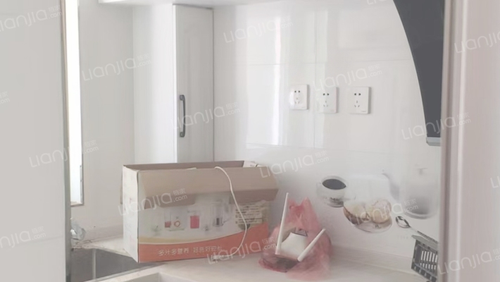 急售三利B区带装修两居，满二，价格美丽。-厨房