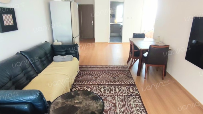 楼层户型好 南北通透 精装修可直接拎包入住-餐厅