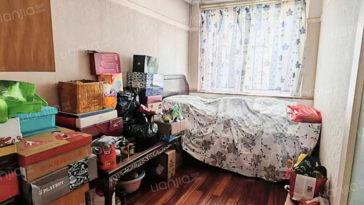 南北通透。楼层好，采光充足交通便利，-卧室A