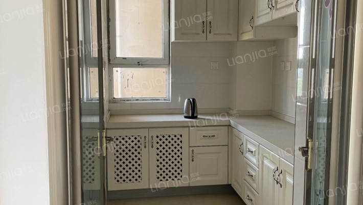 水岸花城，一线河景美宅，标准现房，即买即住-厨房