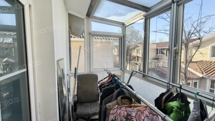 急售琉璃湖精装大独栋别墅，价格美丽-窗外景观