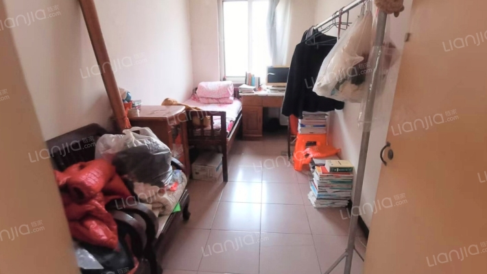 房子是满五年 楼层在中间 位置优越 南北通透-卧室B