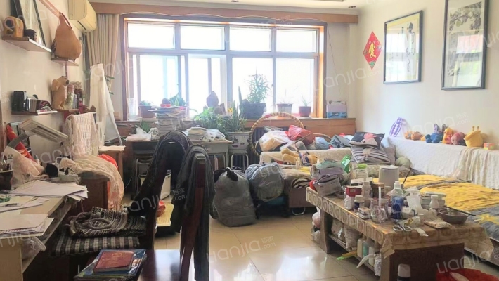 此房本满五年，南北通透，采光充足，地理位置好-客厅