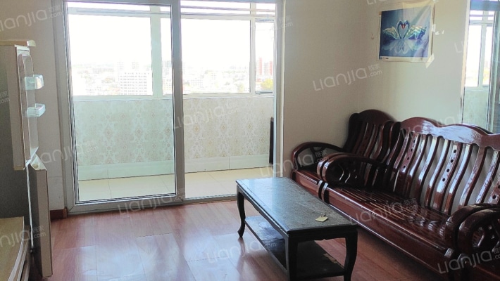 房本满五唯一，全阳户型，采光好。出行方便，-客厅